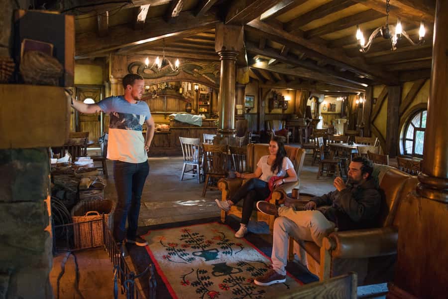 From Auckland: Hobbiton & Waitomo Caves Full-Day Trip - Why this luxury combo makes sense from Auckland