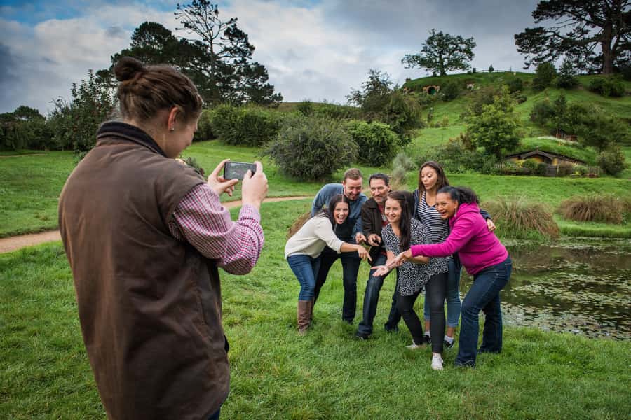 From Auckland: Hobbiton & Waitomo Caves Full-Day Trip - Waitomo Glowworm Caves: the boat ride you remember