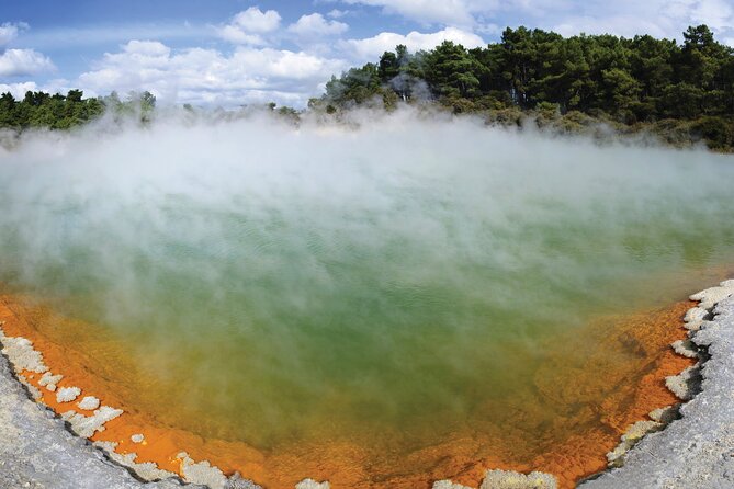 From Auckland to Rotorua Waiotapu and Activity Combinations - The guide on this route makes the difference