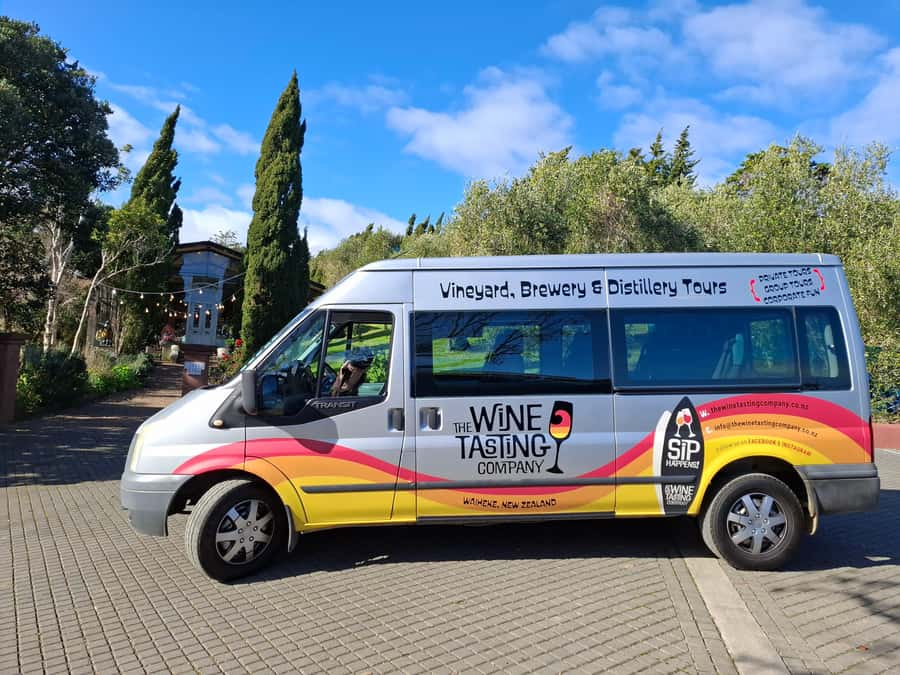 From Auckland: Waiheke Island Sip & Savour Tour with Lunch - Key highlights at a glance