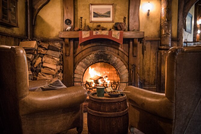 Hobbiton Movie Set Banquet Experience Private Tour From Auckland - Hobbiton at dusk: a 4-hour guided tour across the Shire