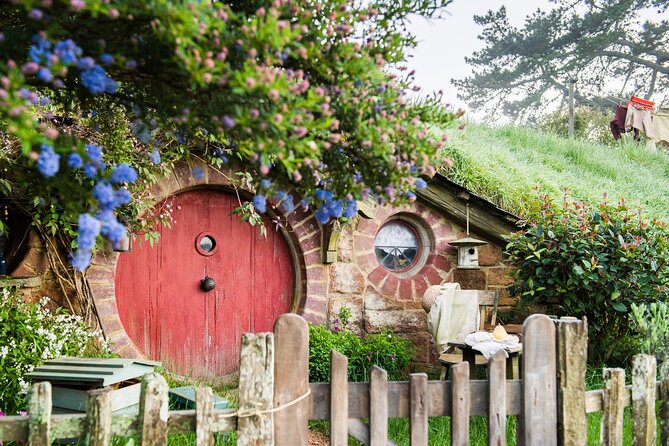 Hobbiton Movie Set Banquet Experience Private Tour From Auckland - Green Dragon Inn banquet: where dinner actually fits the story