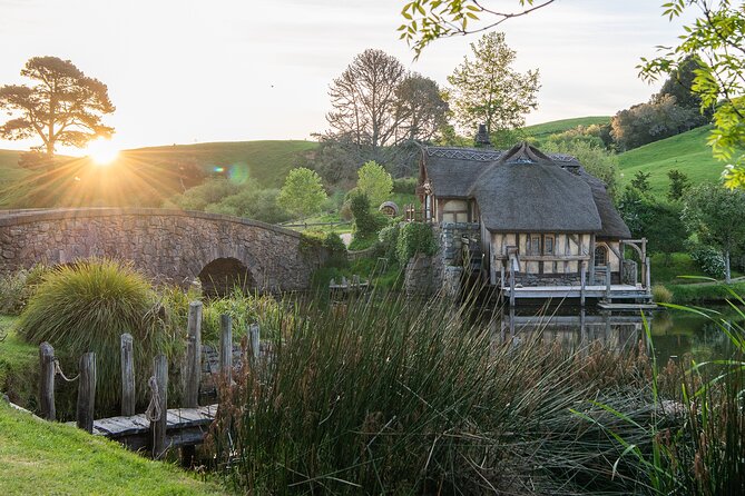 Hobbiton Movie Set Banquet Experience Private Tour From Auckland - Group size, guides, and the service details that matter