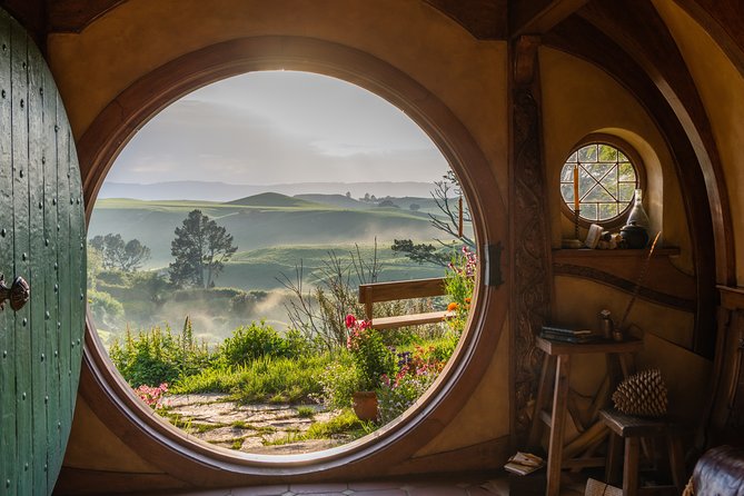 Hobbiton Movie Set Banquet Experience Private Tour From Auckland - Price and logistics: is $775.10 per person worth it?