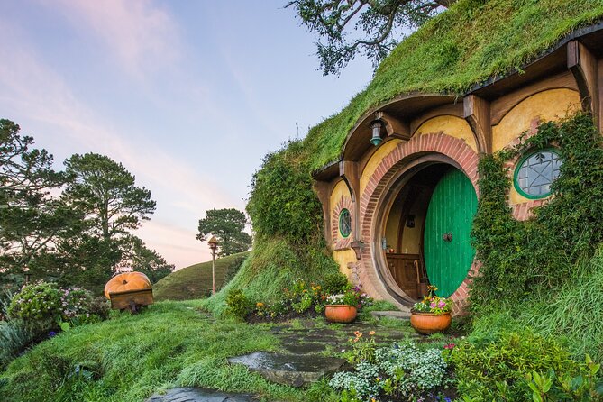 Hobbiton Movie Set Banquet Experience Private Tour From Auckland - Coffee and views on the way: Bombay Hills and the Robert Harris stop