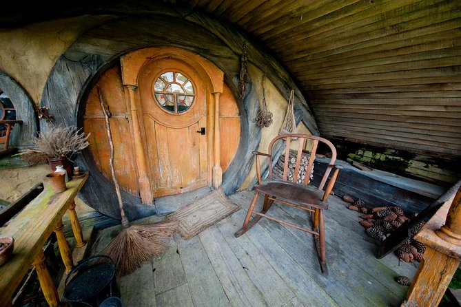 Hobbiton Movie Set day tour From Auckland - Arriving at Hobbiton Movie Set: Guided Hobbit Holes and Movie Props