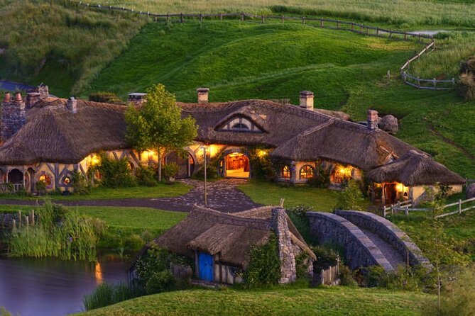 Hobbiton Movie Set Guided Tour small group from Auckland - Auckland to Waikato, without the drive headache