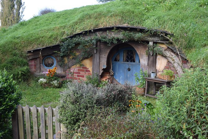 Hobbiton Movie Set Small Group Day Tour from Auckland - Who the guides are like, and why that matters for Hobbiton