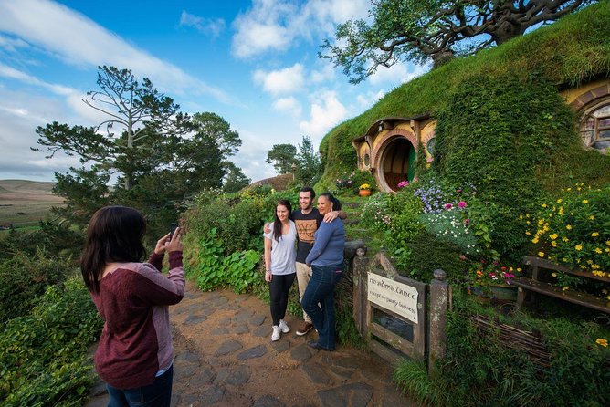 Hobbiton Movie Set Small Group Day Tour from Auckland - Should you book? My take for first-timers and fans