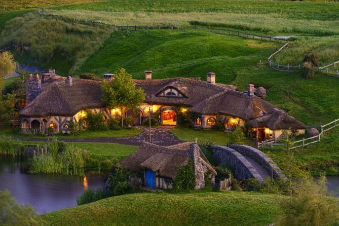 Hobbiton Movie Set Small Group Fully Guided Day Tour from Auckland - Early Auckland pickup: why the 6:30am start pays off