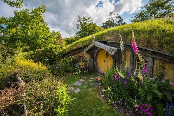 Hobbiton Movie Set Small Group Fully Guided Day Tour from Auckland - Price and value: is $176.86 actually a good deal?