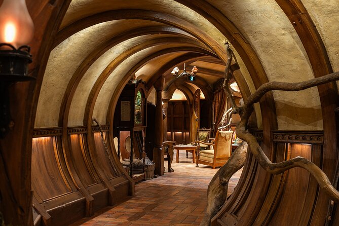 Hobbiton Movie Set Tour with lunch from Auckland - Matamata to Hobbiton: arriving at the real farmland setting