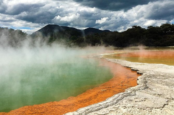 Hobbiton & Rotorua including Wai-O-Tapu - Small Group Tour from Auckland - Small group size and guides who make the ride feel shorter