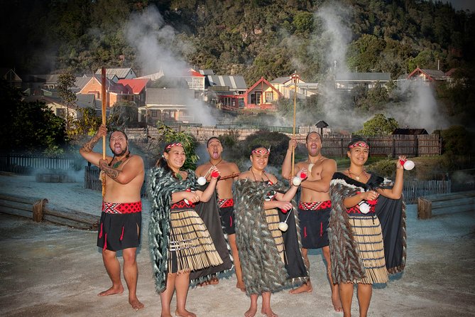 Hobbiton & Rotorua Living Māori Village Private Tour Ex-Auckland - Pōhutu Geyser, mud pools, and the walking track reality check