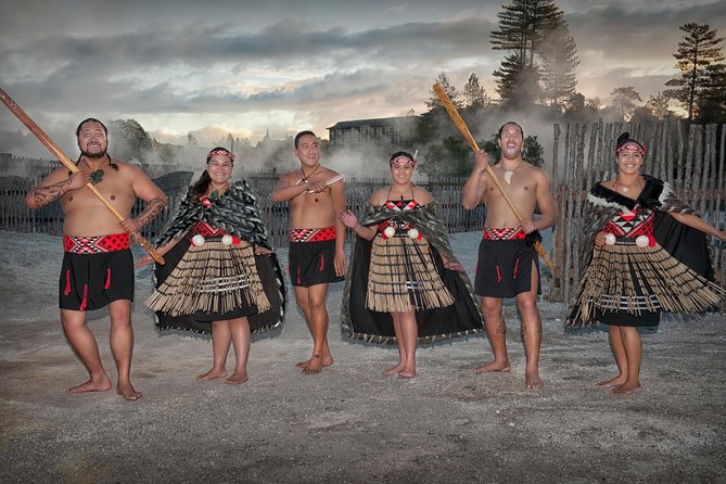 Hobbiton & Rotorua Living Māori Village Private Tour Ex-Auckland - Value check: what $713.04 per person is paying for