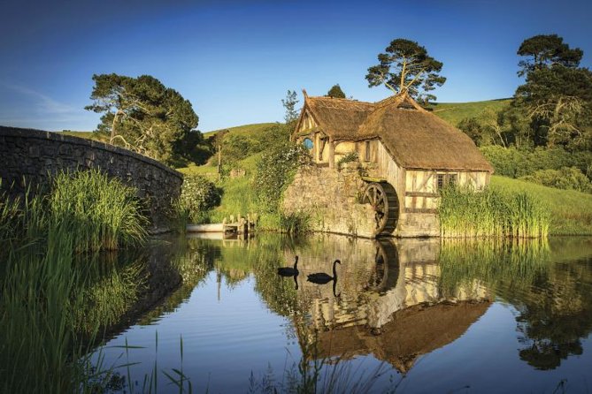 Hobbiton & Waitomo Caves Guided Day Trip from Auckland incl lunch - Early Pickup From Downtown Auckland, Then Straight To Matamata