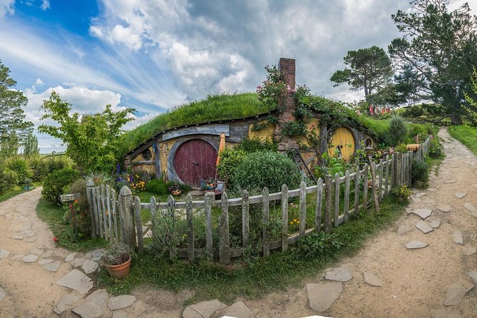 Hobbiton & Waitomo Caves Guided Day Trip from Auckland incl lunch - Waitomo Glowworm Caves: Silent Boat Ride, Cathedral Cave Acoustics, and No Flash