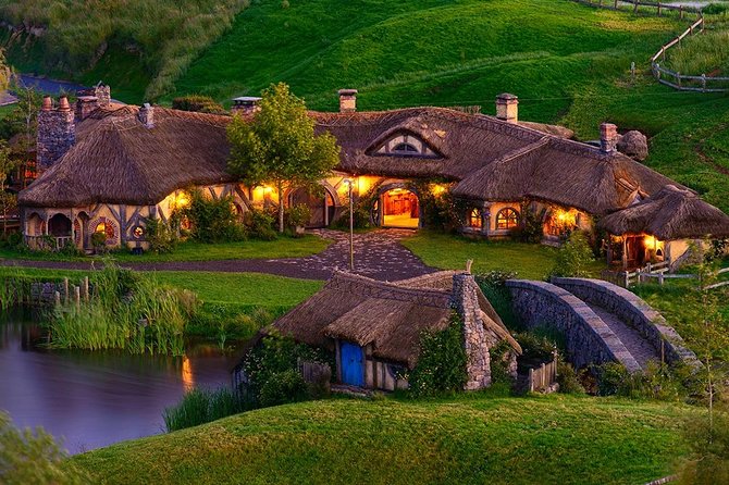 Hobbiton & Waitomo Caves Small-Group Tour W Lunch from Auckland - Otorohanga Lunch Stop: Included Food and a Time Buffer