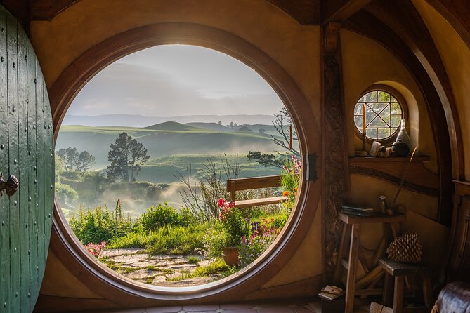Hobbiton & Waitomo Caves Small-Group Tour W Lunch from Auckland - Small-Group Size (Max 15) and Why Your Guide Matters