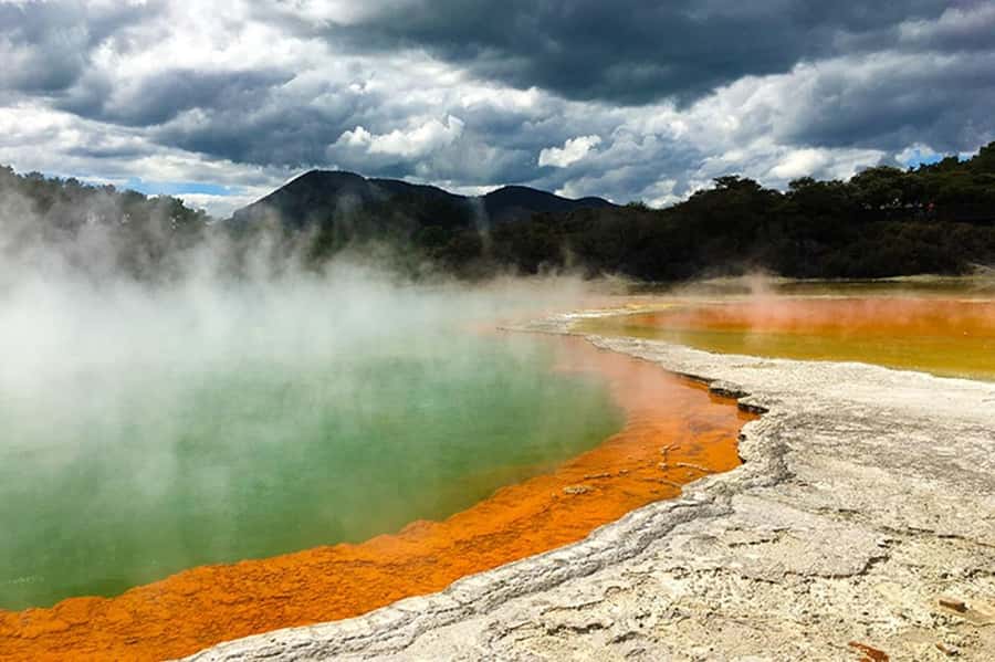Hobbiton, Waitomo, Rotorua & Taupo 2-Day Tour from Auckland - Getting picked up, then getting out of Auckland