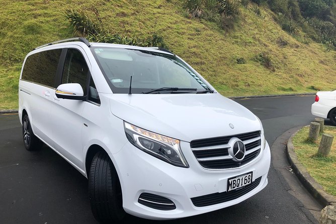 Luxury Airport transfers in Auckland - Why a luxury Auckland airport transfer beats the taxi scramble