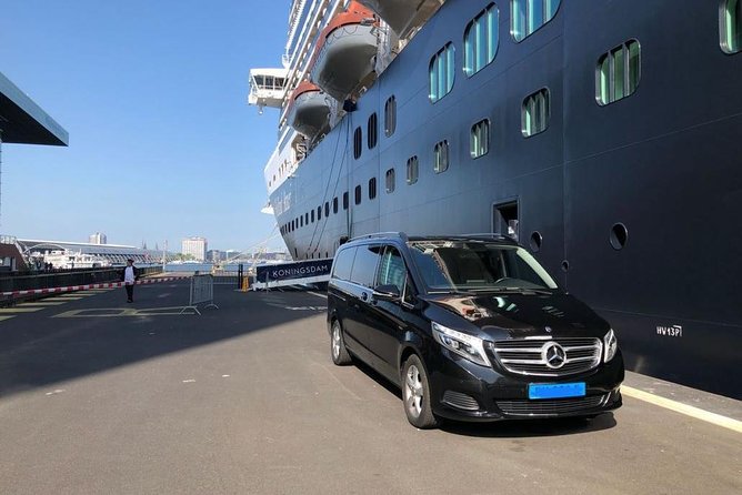 Luxury Airport transfers in Auckland - What happens at Auckland Airport, from meet and greet to loading up