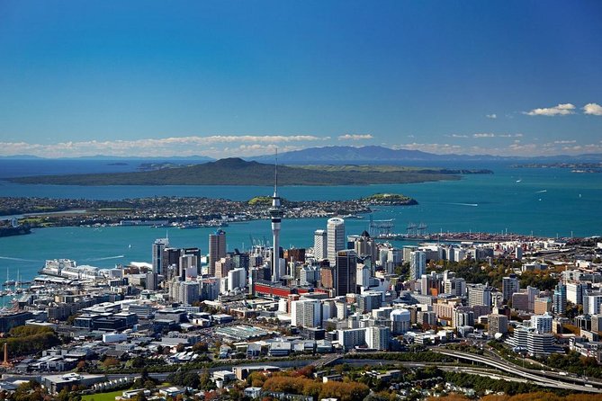 Private Auckland City Tour For Small Group in a luxury vehicle. - Why this chauffeured format makes Auckland feel manageable