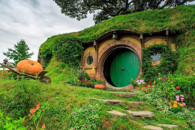 Private Hobbiton & Blue Springs Day Trip from Auckland - The 6:00 am pickup, and why the early start actually helps