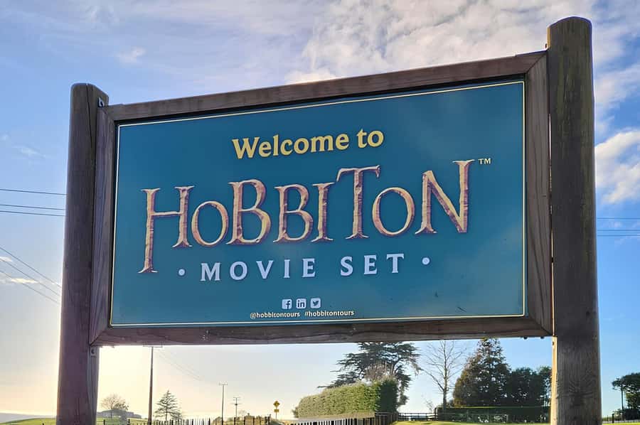Private Hobbiton & BlueSprings & Redwood forest fromAuckland - Rotorua City Guided Time, Geothermal Highlights and Blue Springs
