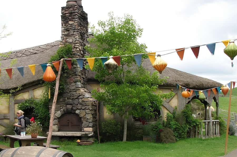 Private Hobbiton & BlueSprings & Redwood forest fromAuckland - Hobbiton Movie Set, 3 Hours in the Shire With a Guide