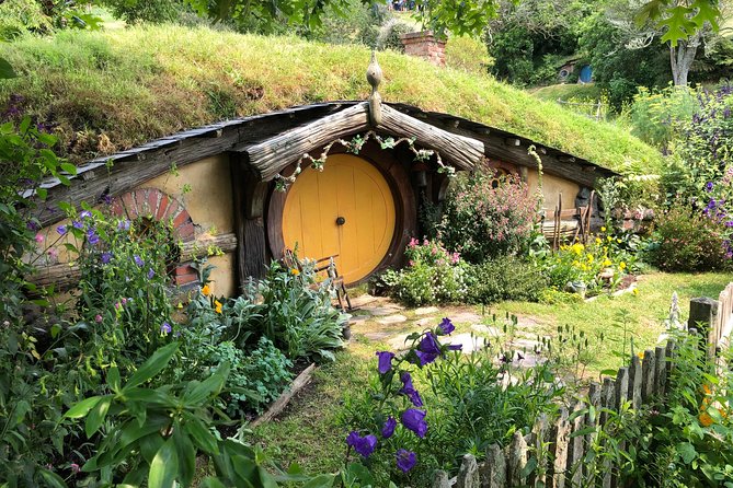 Private Luxury Tour to Hobbiton Movie Set & Waitimo Glowworm Cave - Green Dragon Inn and the included drink: a small finale that fits the vibe