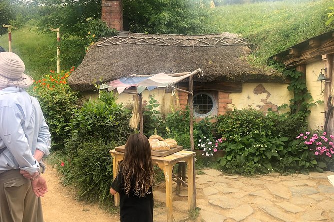 Private Luxury Tour to Hobbiton Movie Set & Waitimo Glowworm Cave - Road time, WiFi, and the included lunch that keeps the day from unraveling