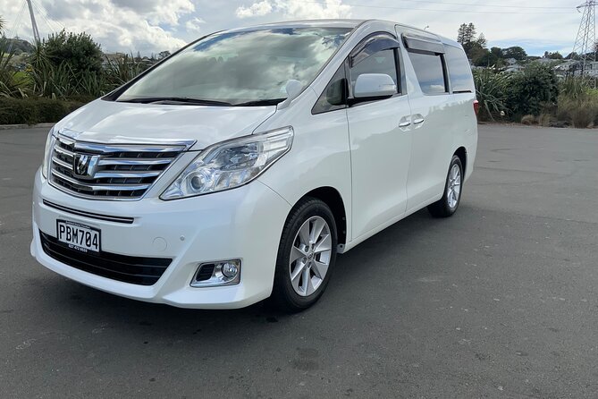 Private Mini Van Transfer From Auckland Airport to Auckland City - The driver experience: calm, local, and actually helpful on the way in