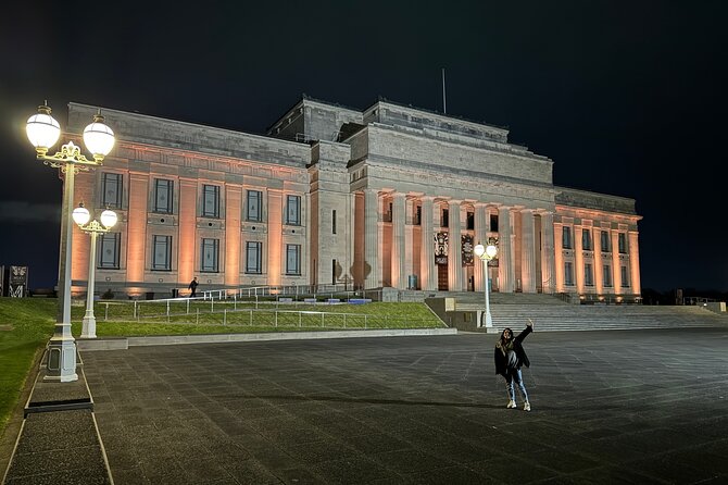 Private Night Tour of Auckland, Sky Tower Bar, Bridge & Museum - Why Auckland at night makes sense for a first-time city look