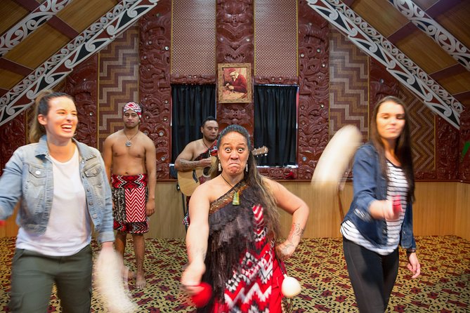 Private Tour From Auckland to Rotorua & Waitomo Glowworm Caves, Small group - Lake Rotorua stop: quick views plus gardens and hot pools