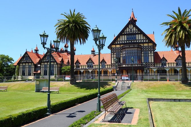 Private Tour From Auckland to Rotorua & Waitomo Glowworm Caves, Small group - The price question: what you’re really paying for