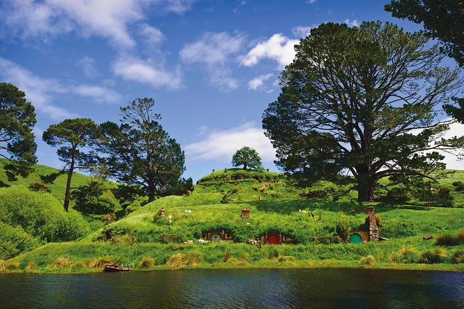 Private tour - Hobbiton Movie Set Evening Banquet Return from Auckland - Snacks, WiFi, and how the day stays manageable (about 10 hours total)