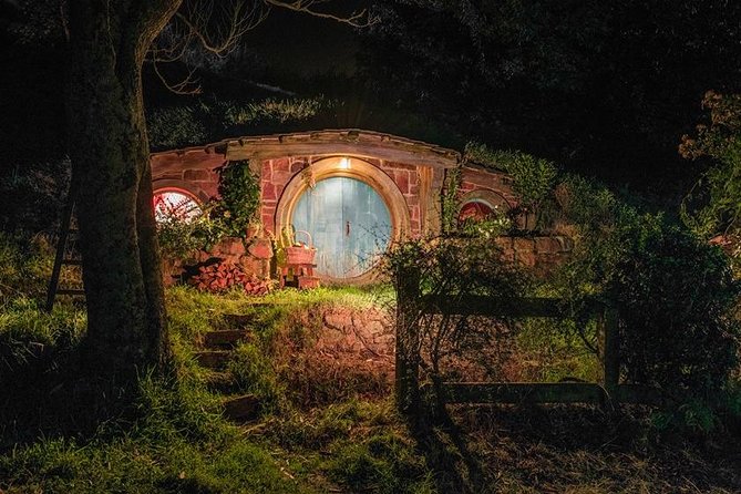Private tour - Hobbiton Movie Set Evening Banquet Return from Auckland - Should you book this private Hobbiton evening banquet tour?
