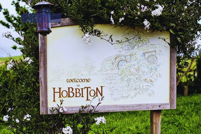 Private Tour: Hobbiton Movie Set, Rotorua Mud Pool & Treewalk - Rotorua plus Hobbiton in one day: what you gain and what you trade