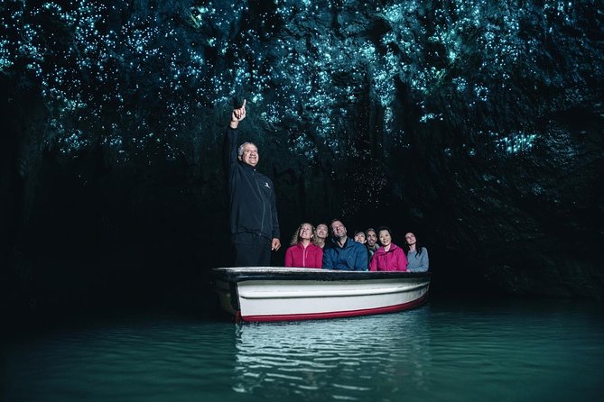 Private Tour: Hobbiton & Waitomo Glowworm Cave Experience - The road trip breaks: coffee, roses, and a scenic stretch