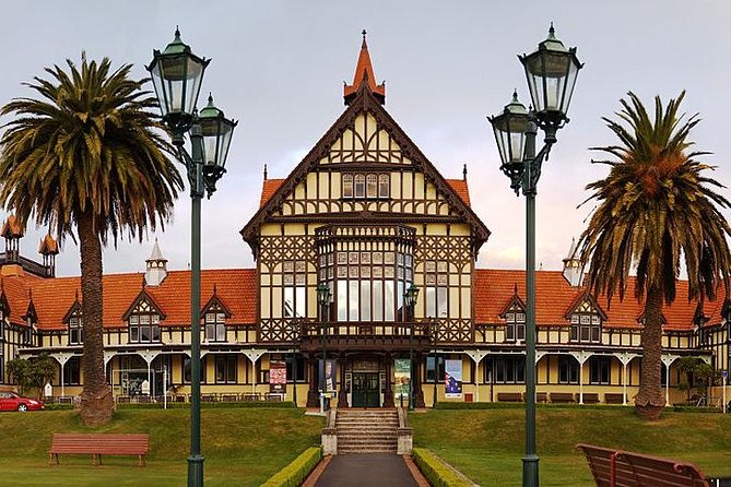 Rotorua Full Day Private Tour from Auckland - Rotorua Lakefront and City Centre: A Quick Reset, Not a Full Day