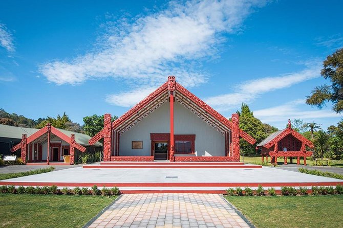 Rotorua Highlights Tour inc. Te Puia Tour, Lunch & Cultural Show - What to pack for geothermal weather and long road time