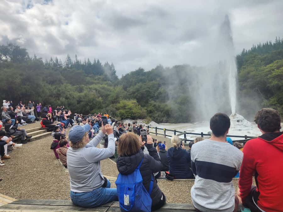 Rotorua & Taupo DayTour Waiotapu & Huka Falls from Auckland - Wai-O-Tapu Thermal Wonderland walk in a tight one-hour window