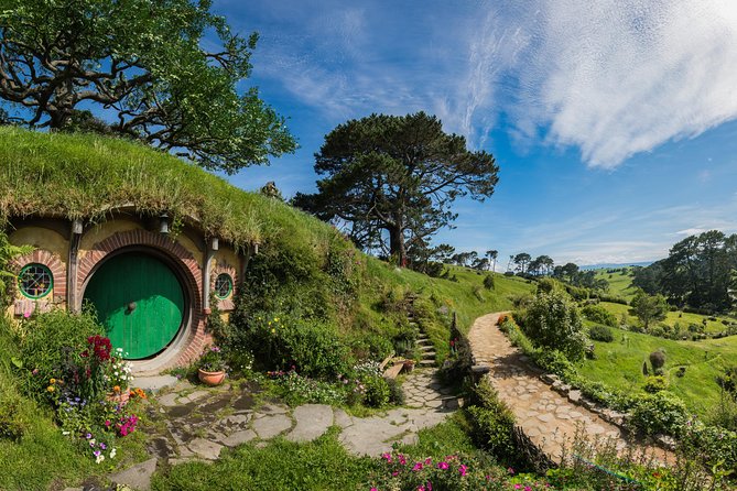 Small-Group Hobbiton Tour from Auckland with Party Marquee Lunch - Walking Considerations, Shoes, and How to Avoid a Bad Minute