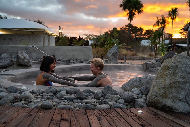 Te Puia & Hells Gate incl. Mud Spa Experience Private Tour - Hangi buffet lunch and the cultural performance slot