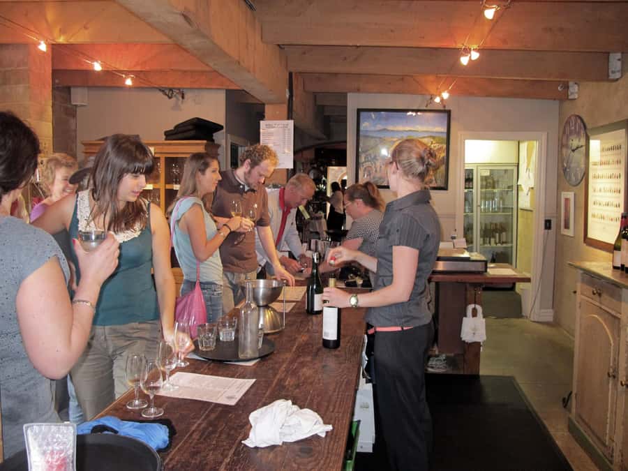 Waiheke Island: Scenic PREMIUM Wine Tour. Max 11 clients - The ride-and-taste rhythm: how the day flows