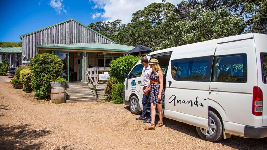 Waiheke Island: The Essence of Waiheke Wine Tour - Guides, Groups, and the Human Side of the Day