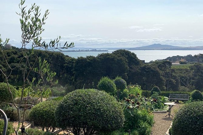 Waiheke Island Vineyards and Bush Walk - Meet your guide: Lucy, Justine, and Robyn in the mix