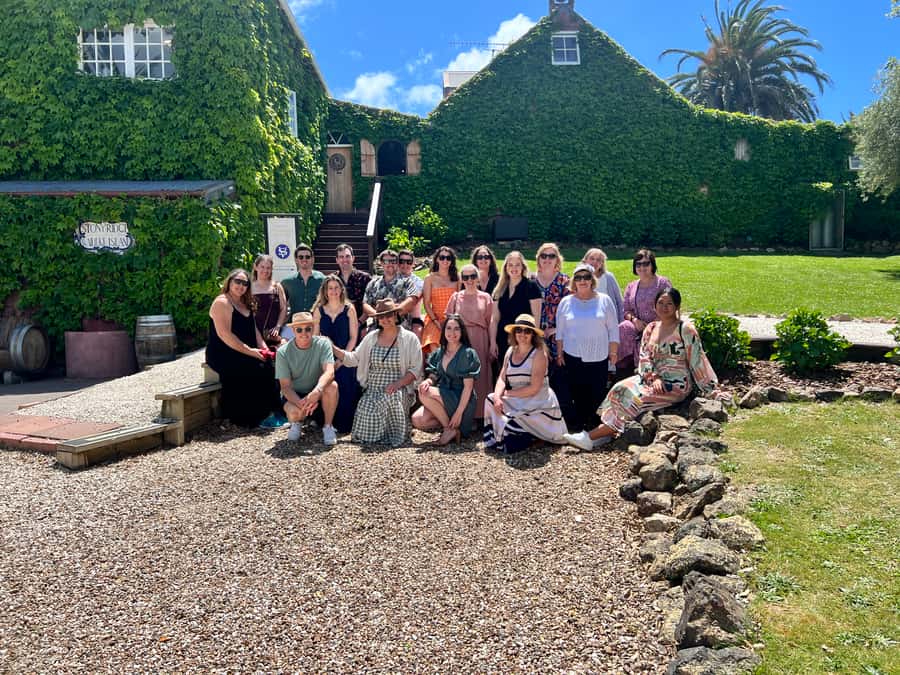 Waiheke Island: Wine Tour & Lunch at Award Winning Venue - Lunch at 372 in Onetangi, beachfront dining with a wine glass included