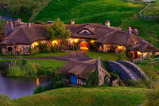 Waitomo Caves & Hobbiton Small Group Tour inc Lunch from Auckland - Hobbiton Movie Set: A Guided 12-Acre Stop for LOTR Fans